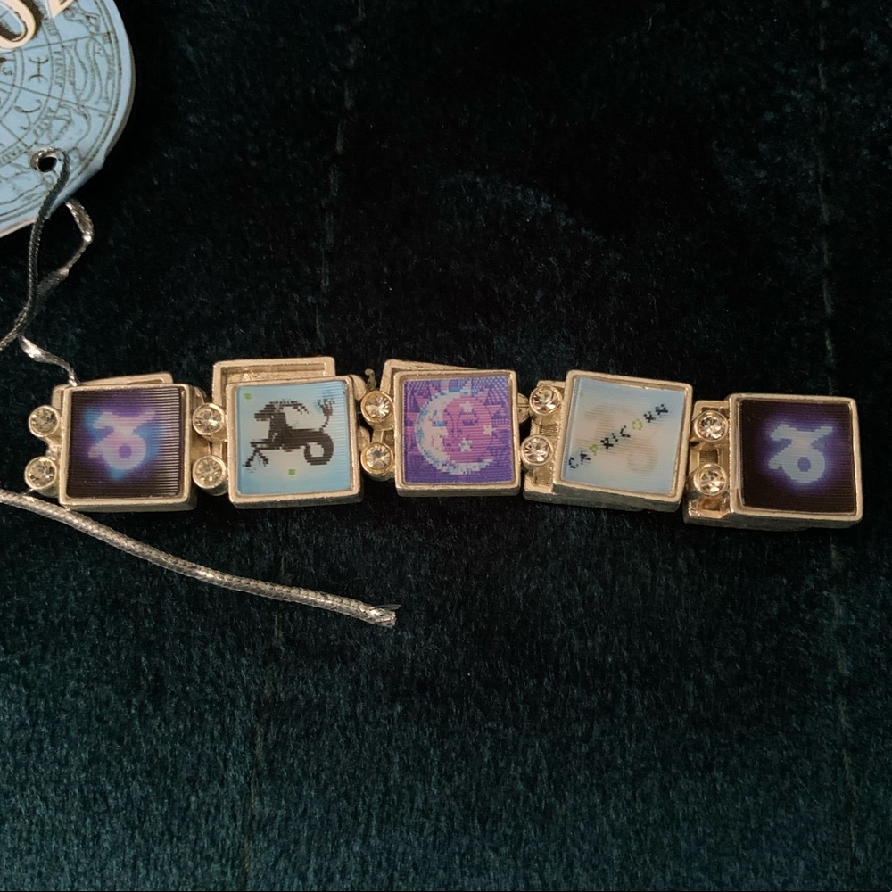 Vintage Holographic Capricorn Zodiac bracelet NWT - Picture 3 of 13
